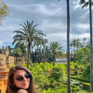 Meet your Posher, Adela